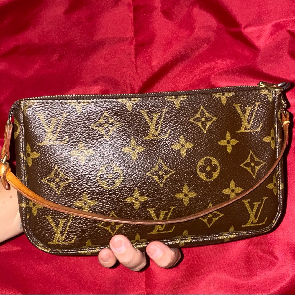 Louis Vuitton pochette accessoires
